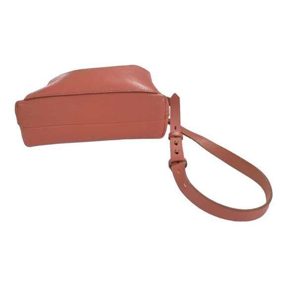 Madewell Medium Transport
Tote Pink Coral English
Saddle Leather - Picture 2 of 16